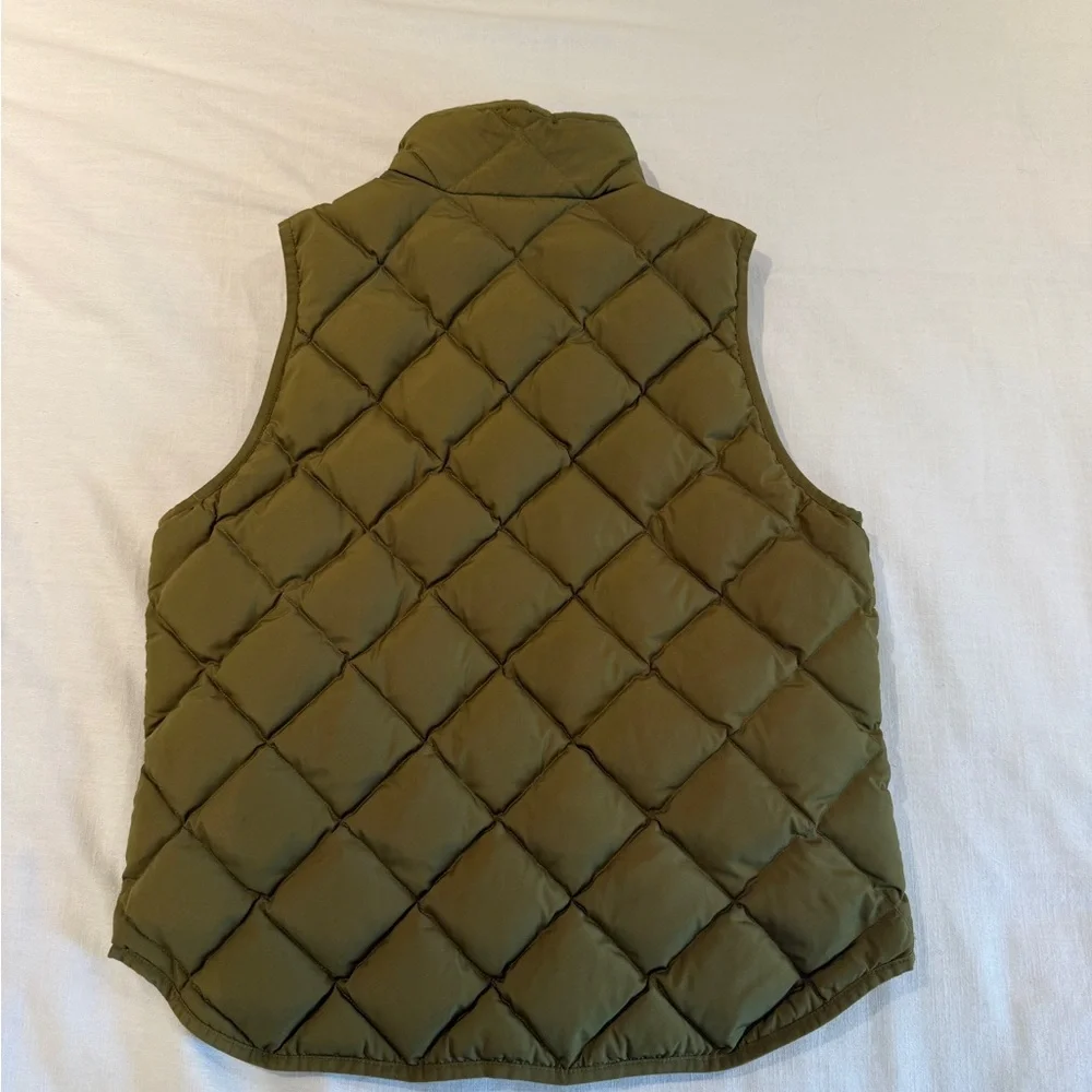 J. Crew Olive Quilted Vest - great condition - Size Large - Picture 2 of 4